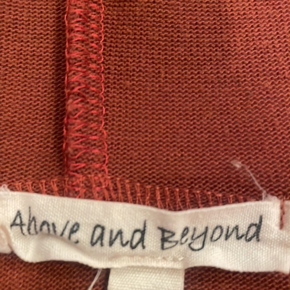 Small rust color hoodie with front pockets. - Picture 3 of 3